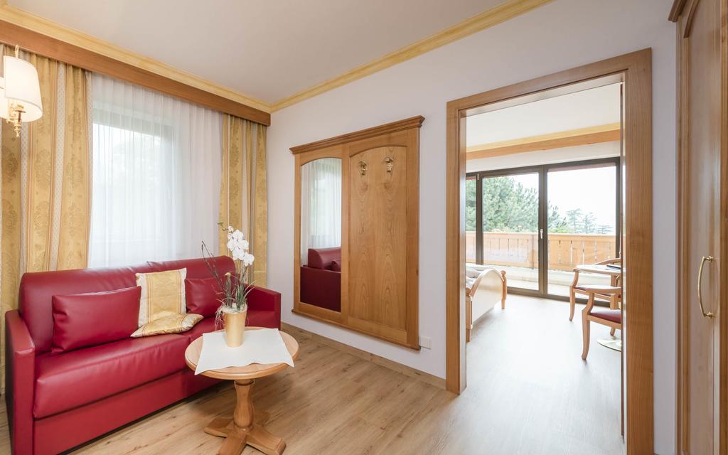 Hotel Sonnenburg Merano Room photo