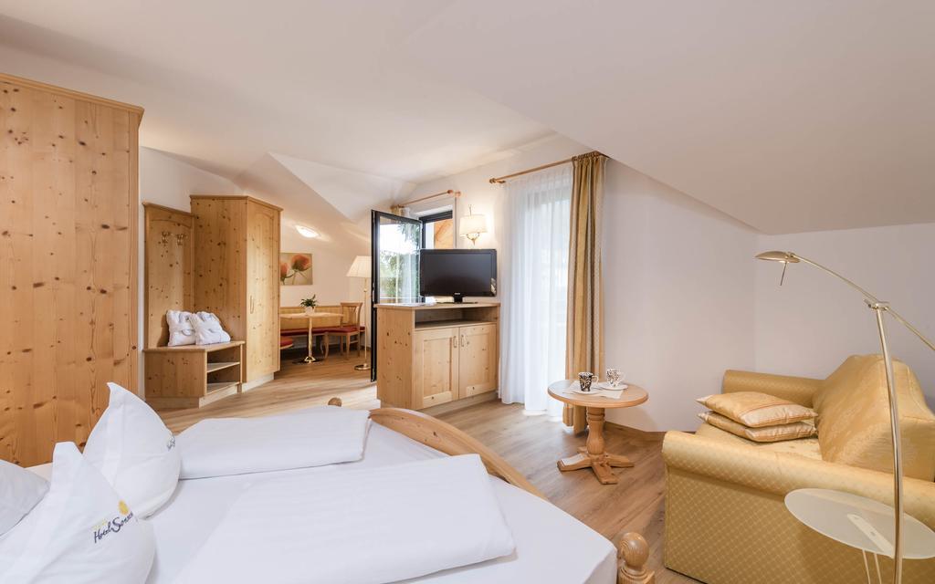 Hotel Sonnenburg Merano Room photo